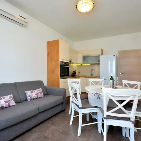 Apartment M & M Podstrana