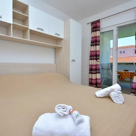 M & M Apartment *