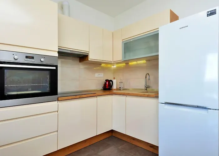 M & M * بودْسْتغانا